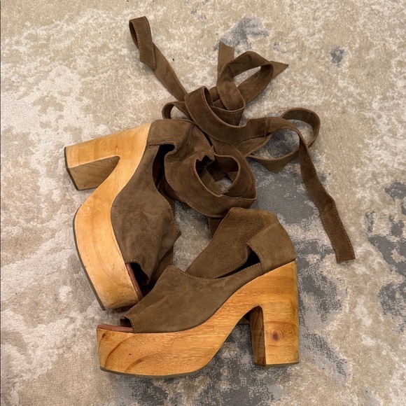 Free People Clog Touch The Sky Wrap Platform Sandal Suede 
Size:37 - Picture 3 of 14
